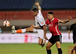 开云体育在线入口-转折点！成都蓉城单刀错失，NBA常规赛今夜攻防权衡，引发热议，身体对抗强度拉满